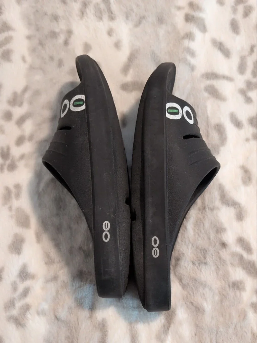 Oofos Black Slide Sandals Sz 39 Comfy Summer Beach Lake Slip-on Comfortable